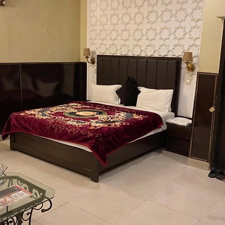 Hotel Royal One Μουλτάν Εξωτερικό φωτογραφία