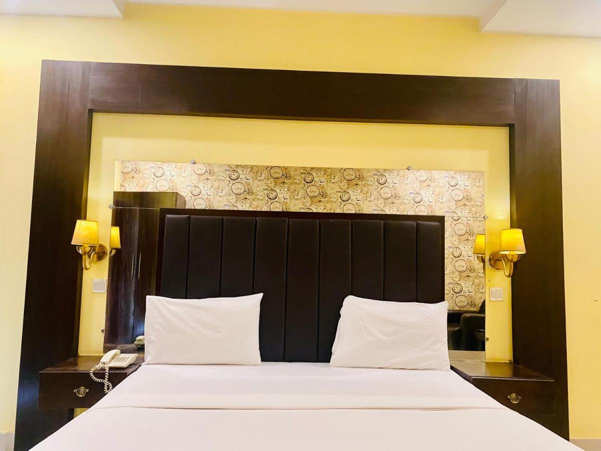 Hotel Royal One Μουλτάν Εξωτερικό φωτογραφία