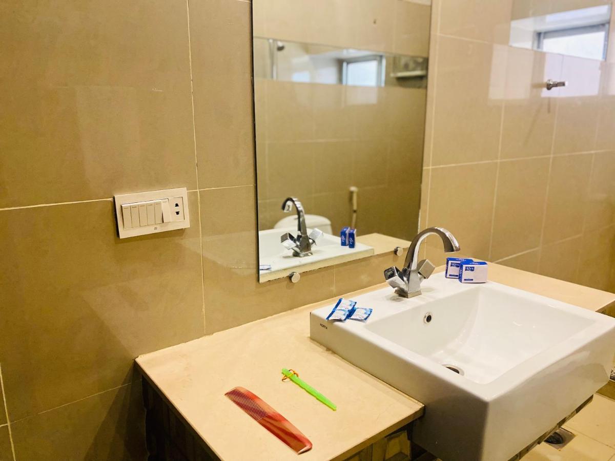 Hotel Royal One Μουλτάν Εξωτερικό φωτογραφία