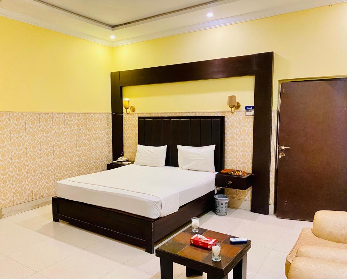 Hotel Royal One Μουλτάν Εξωτερικό φωτογραφία
