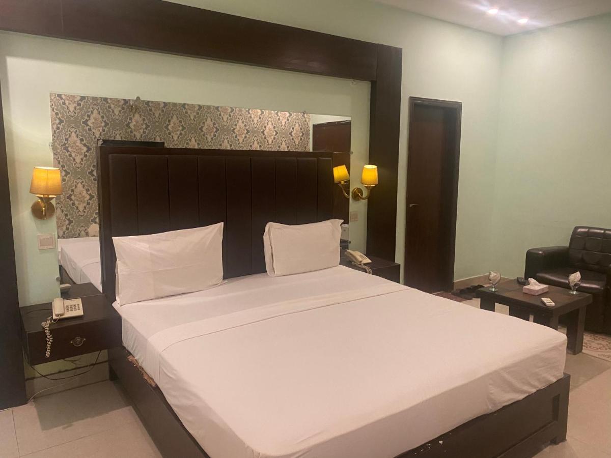 Hotel Royal One Μουλτάν Εξωτερικό φωτογραφία