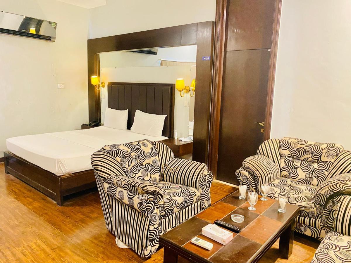 Hotel Royal One Μουλτάν Εξωτερικό φωτογραφία
