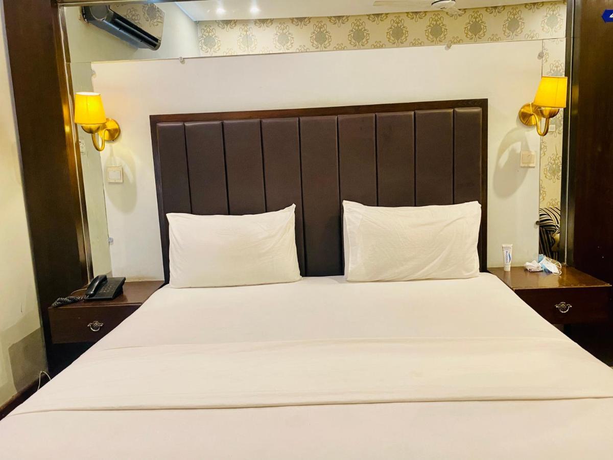 Hotel Royal One Μουλτάν Εξωτερικό φωτογραφία
